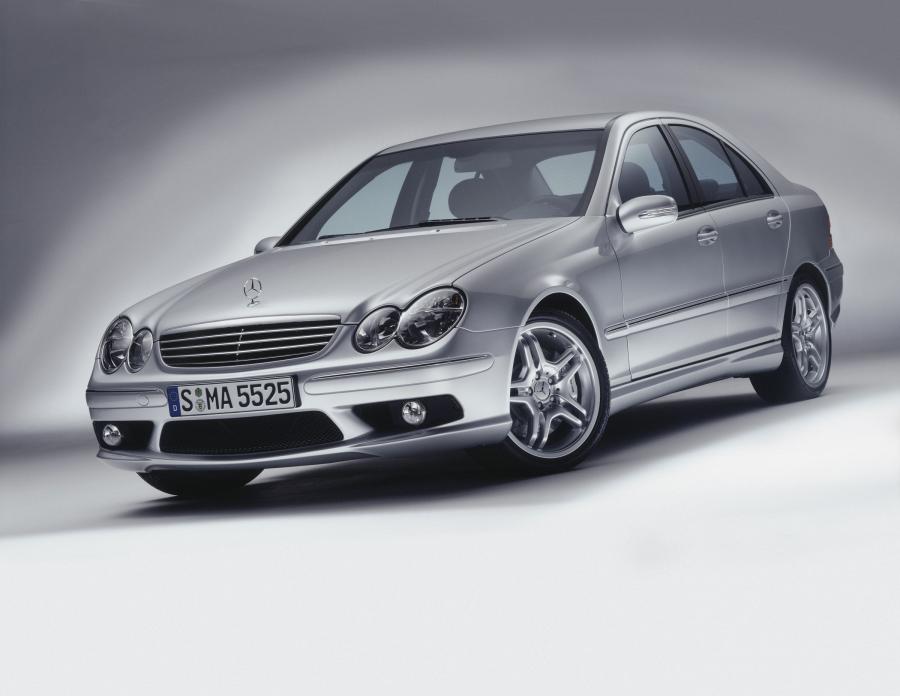  Mercedes-Benz C55 AMG 2005 года  (фото 21 из 37)